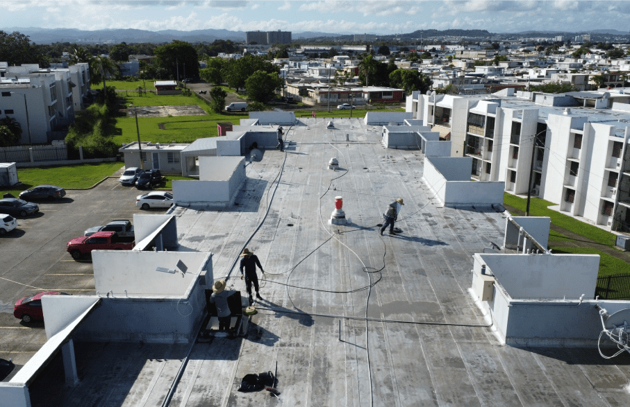 Sellado de Techos - Saturno Contractors LLC